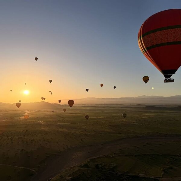 Sunrise balloon flight